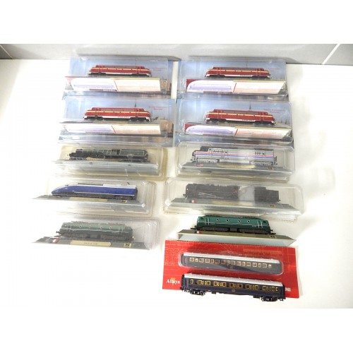 ECHELLE N 1/160 LOT DE LOCOMOTIVE ET VOITURE BON ETAT