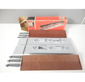 REF 710 JOUEF MAQUETTE DEUX QUAIS HO TRES BON ETAT EN BOITE