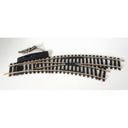 R 5569 -UN AIGUILLAGE COURBE ELECTRIQUE MAILLECHORT DERIVE DROITE HO