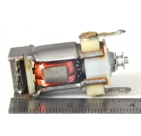 UN MOTEUR 5 POLES JOUEF AVEC POULIE EN METAL HO
