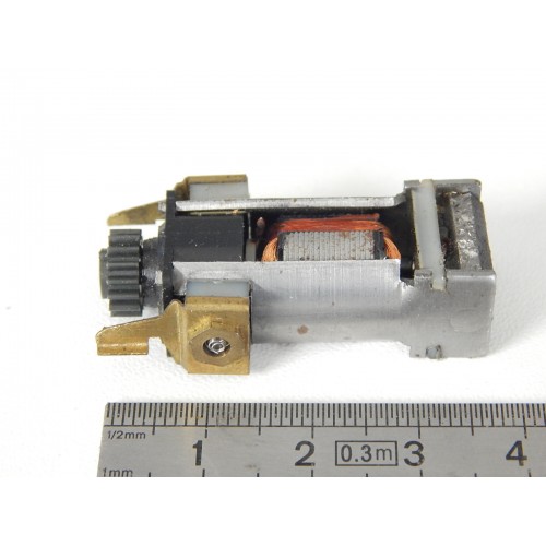 R 12351 JOUEF 1 MOTEUR 3 POLES + PIGNON DE LOCOMOTIVE CC 40101 HO