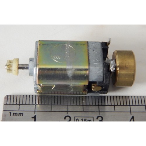 Réf 18094- PETIT MOTEUR BUHLER + VOLANT INERTIE JOUEF ROCO LIMA HO