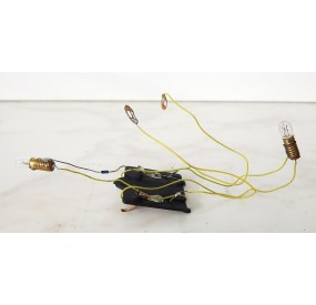 Réf 18133 - JOUEF SYSTEME DE CAPTATION AVEC FILS ET ECLAIRAGE POUR CHASSIS METAL HO