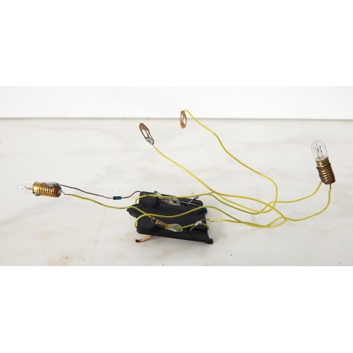 Réf 18133 - JOUEF SYSTEME DE CAPTATION AVEC FILS ET ECLAIRAGE POUR CHASSIS METAL HO