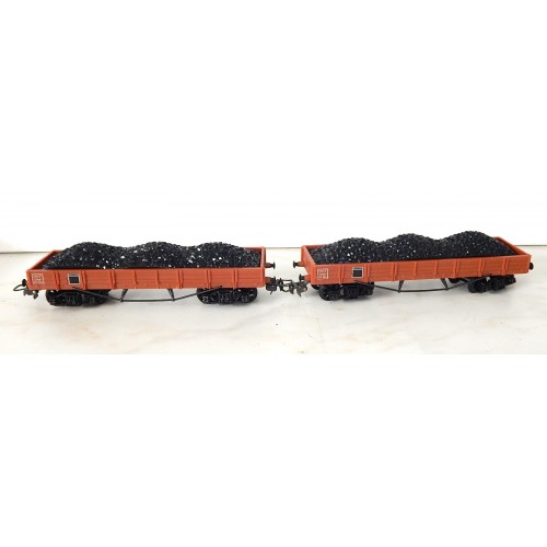 Réf 18163 LOT DE 2 WAGONS PLAT A BOGIES HORNBY AVEC CHARGEMENTS HO