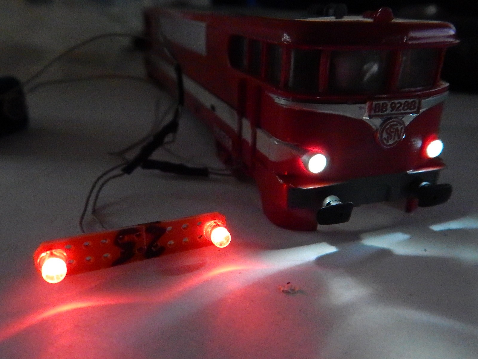 Locomotive Jouef CC 6505 – éclairage LEDs Inversé (rouge/blanc), Courant Continu
