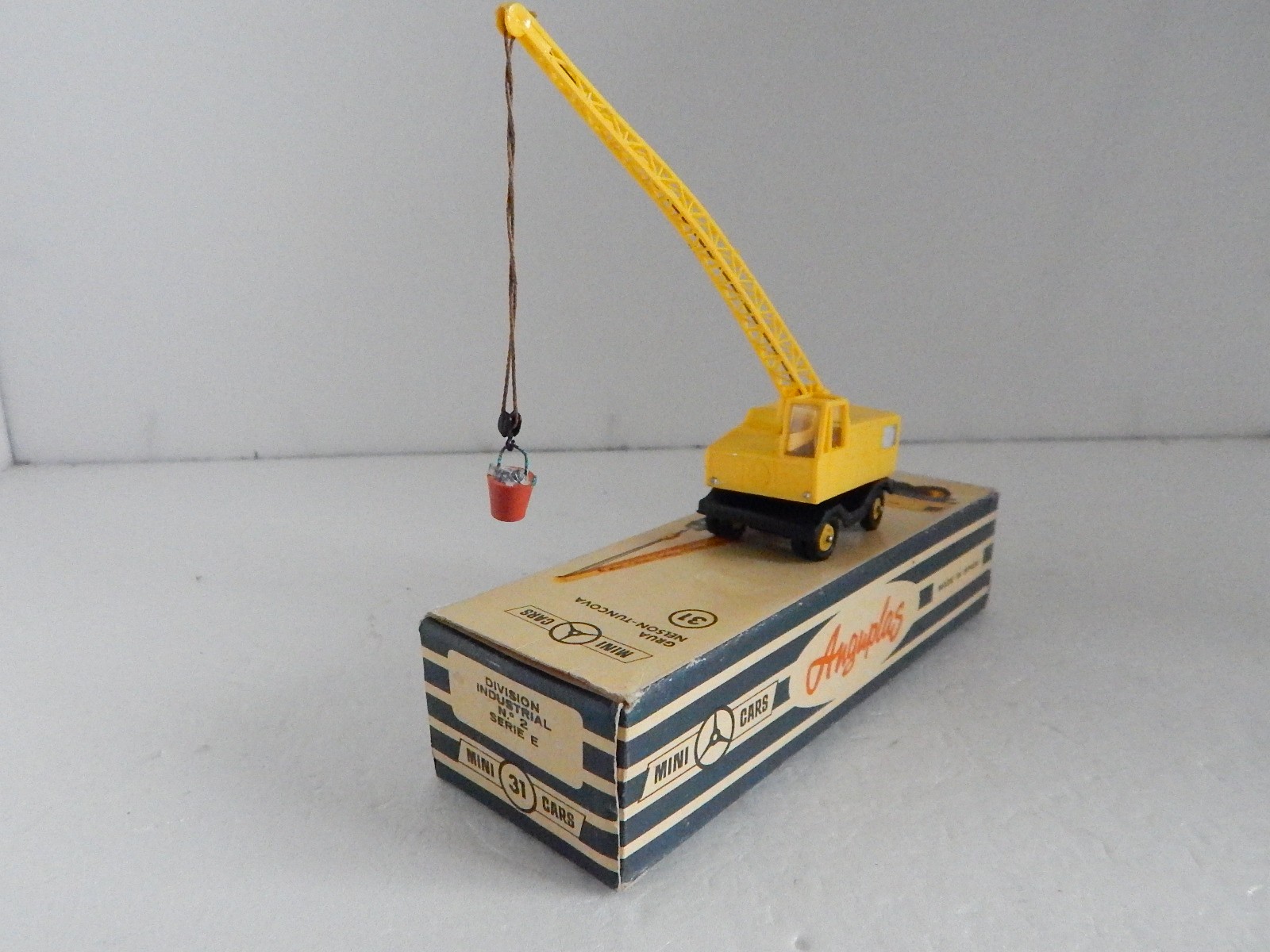 Echelle 1:87 - ANGUPLAS : MERCEDES BENZ 220 S / SE. - Boîte seulement
