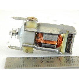 UN MOTEUR 5 POLES JOUEF AVEC POULIE EN METAL HO