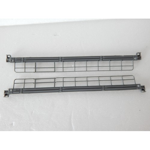 R10261 JEUX DE 2 RAMBARDES LATERAL DE LOCOMOTIVE BB 66150 GRIS CLAIRE - HO
