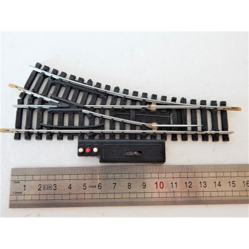 JOUEF 4184 UN AIGUILLAGE ELECTRIQUE A BORNIER DERIVE DROITE RAILS ACIER - HO