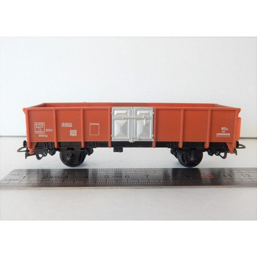 UN WAGON TOMBEREAU MARRON A ESSIEUX EUROPE PORTE ALU HO SANS BOITE N°2
