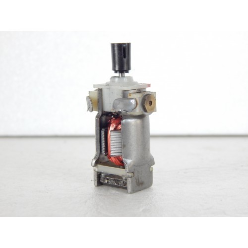 JOUEF RTG UN MOTEUR 5 POLES AVEC EMBOUT CARDANT EN BON ETAT HO