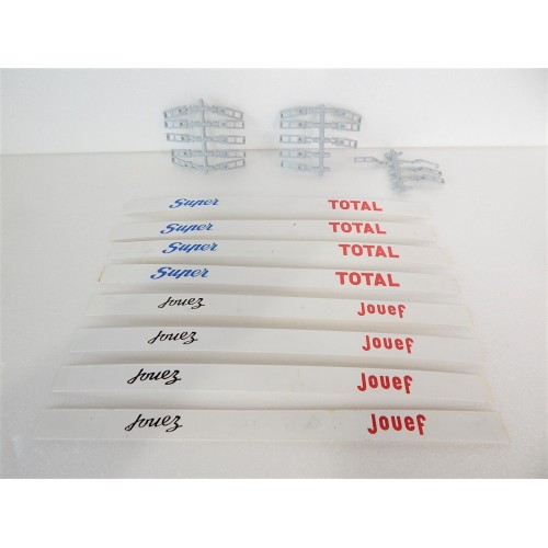 UN LOT DE RAMBARDE DE CIRCUIT JOUEF AVEC CROCHET BON ETAT