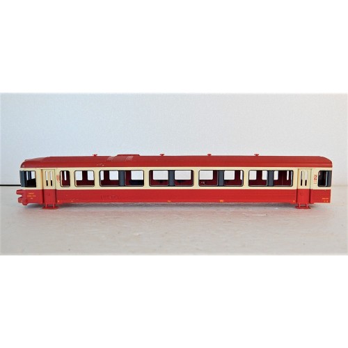 JOUEF UNE CAISSE DE REMORQUE EAD ROUGE CREME HO BON ETAT