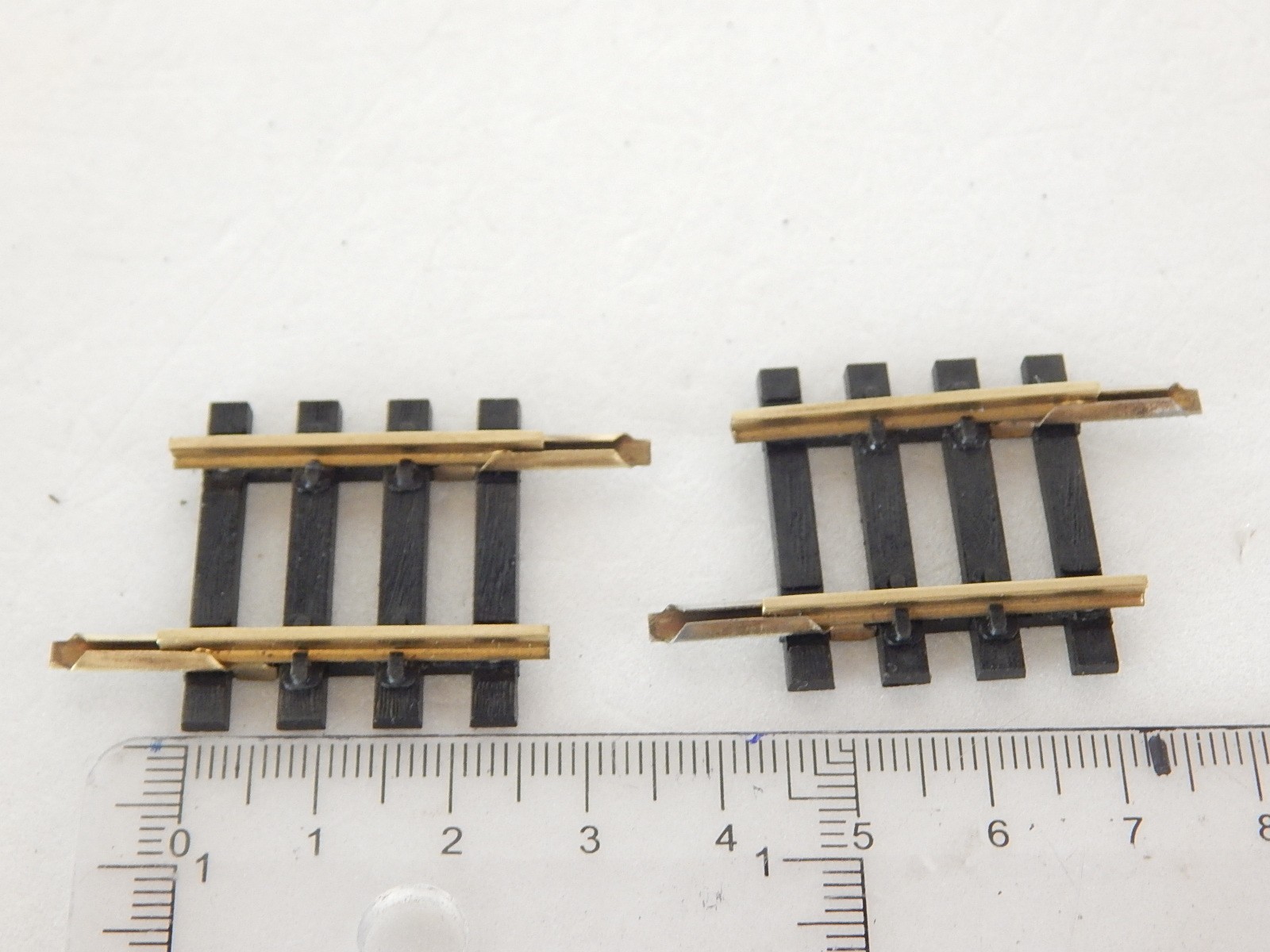 réf 4758 DEUX RAILS DROIT LAITON 1/8 QUATRE 4 TRAVERS 29,5 mm JOUEF...