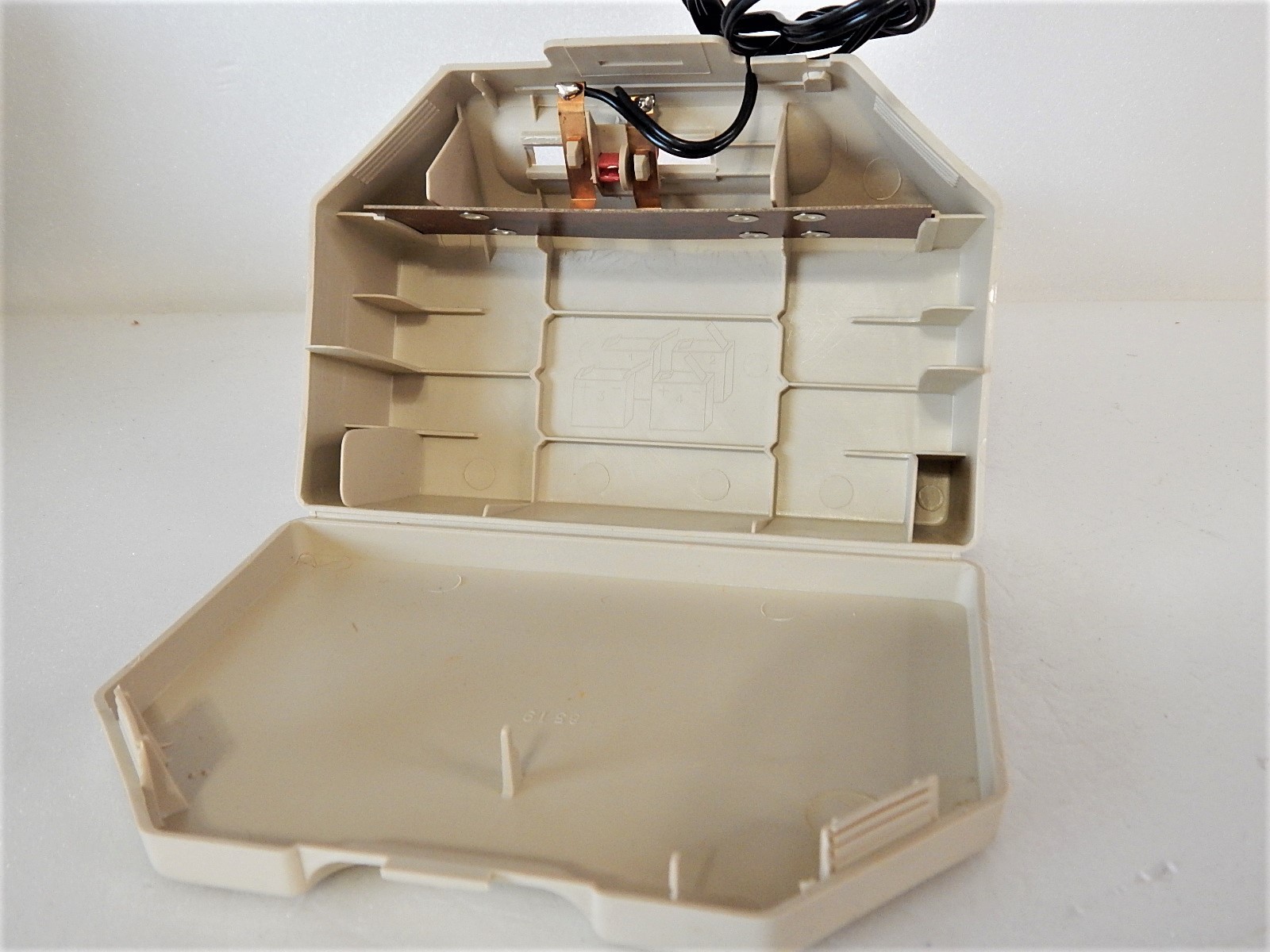 Prise / Fiche D'Alimentation 12V Jouef HO Pour Modélisme Ferroviaire - Vintage - Occasion - Fabriqué En France