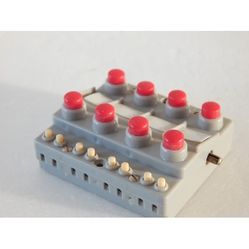 1 BOITIER A COMMANDE PART IMPULSION JOUEF 8 BOUTONS ROUGE REF 890 SANS BOITE