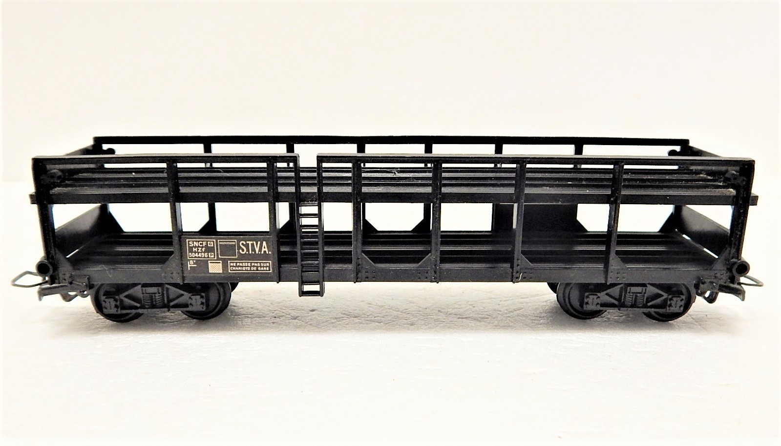 VB 47 Cl, wagon plat à 2 bogies type MMT chargé de 4 conteneurs à lait