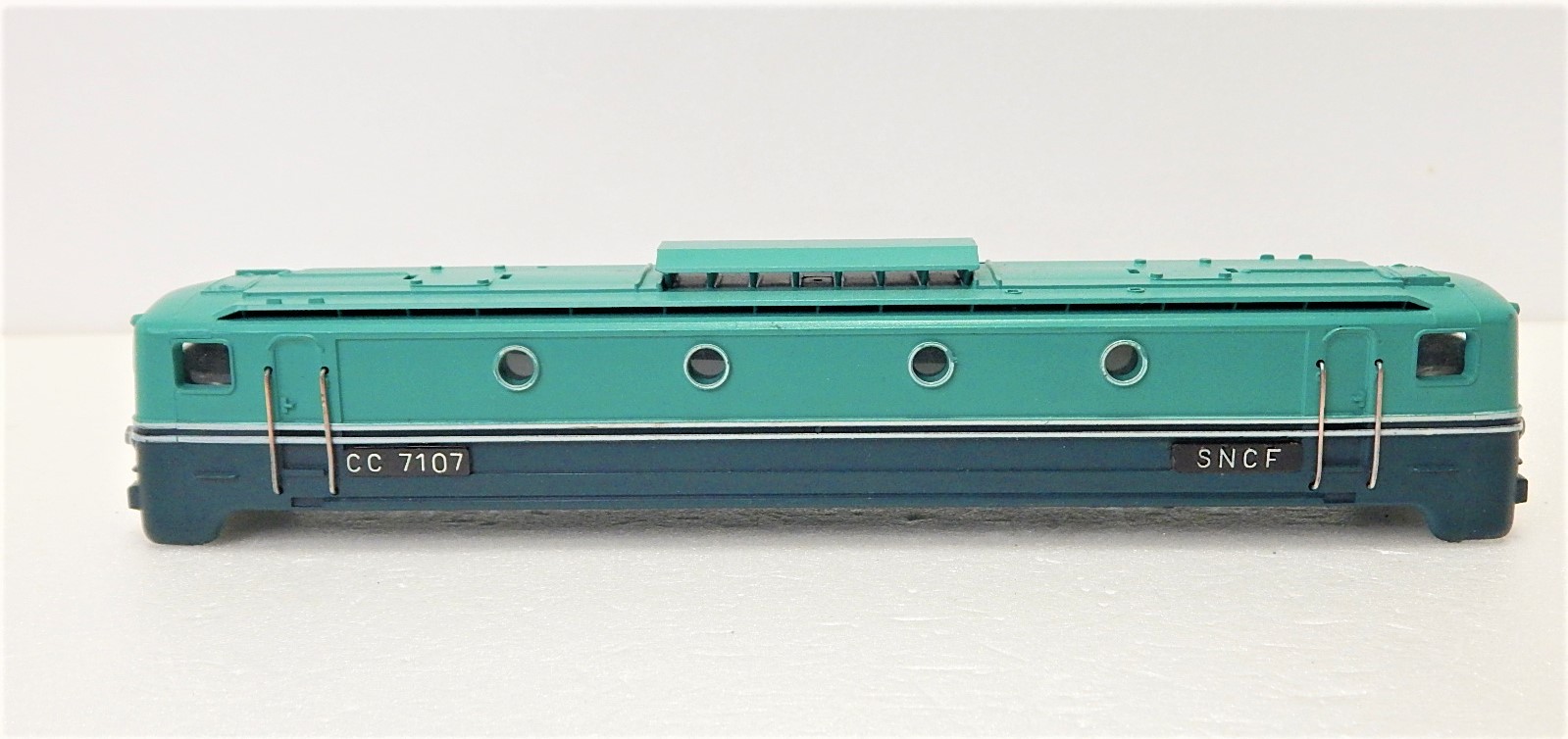 REF 12210 JOUEF CAISSE NU DE LOCOMOTIVE CC 7107 EN BON ETAT HO - CC