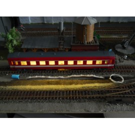 Un éclairage led blanc chaud 20 cm
