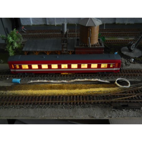 Un éclairage led blanc chaud 20 cm