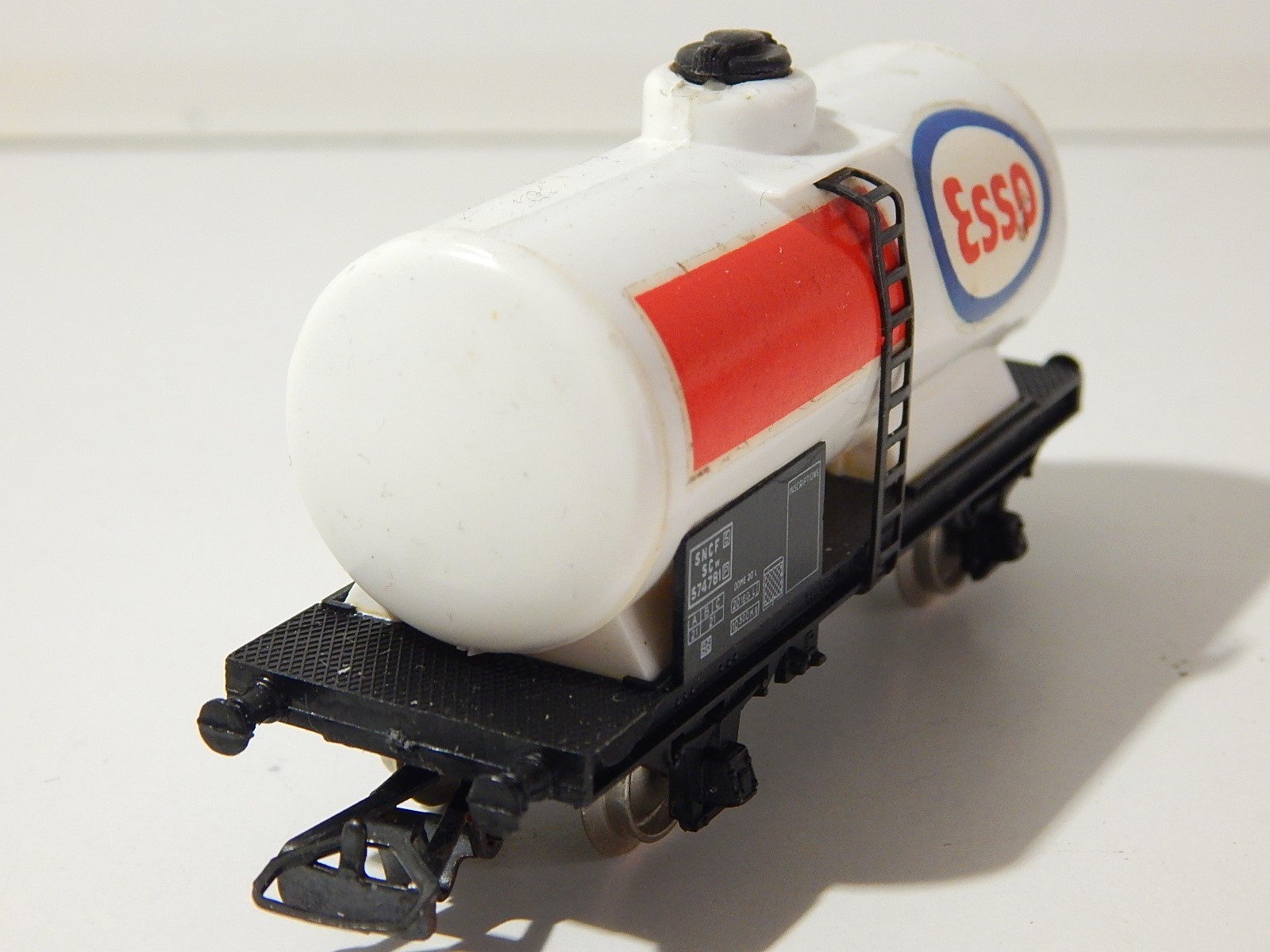 2x wagons citernes à 3 essieux « ESSO » ép. III SNCF - HO 1