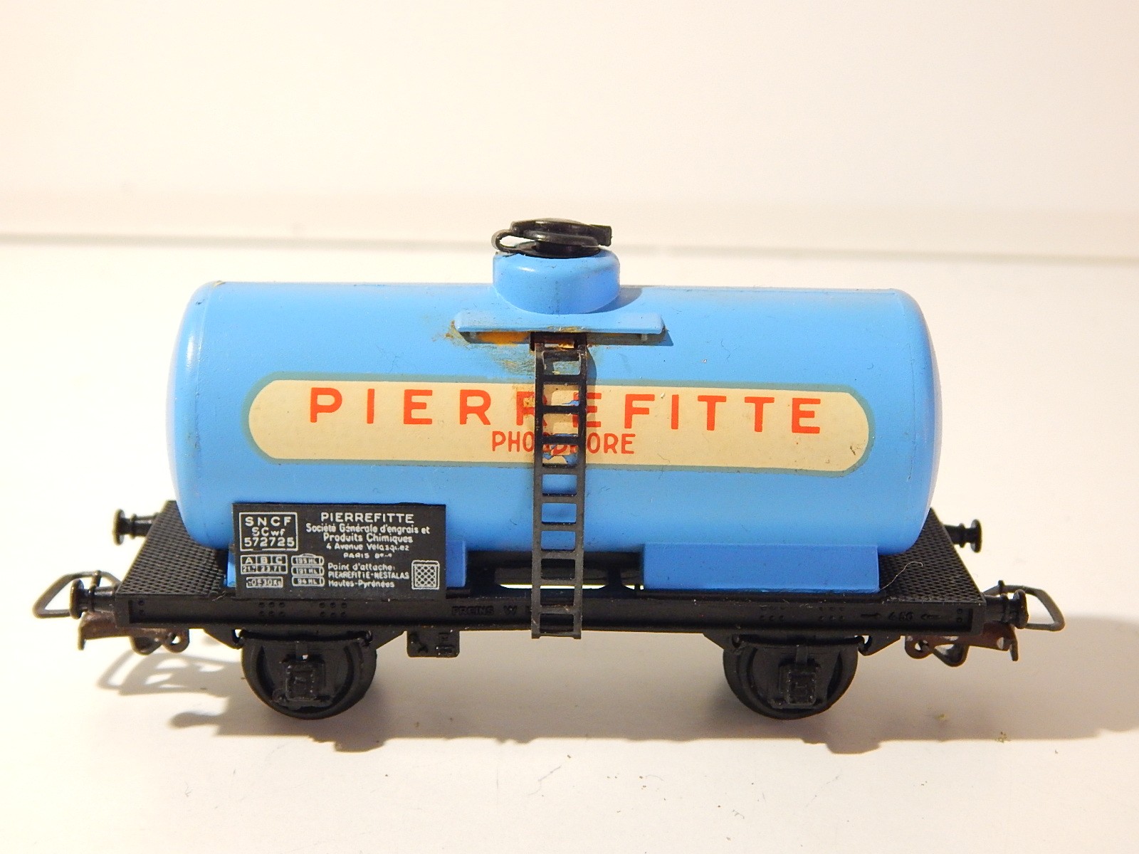 JOUEF WAGON CITERNE JAUNE SHELL A ESSIEUX AVEC ECHELLE HO SANS BOIT