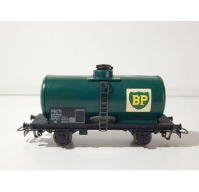 UN WAGON CITERNE JOUEF A ESSIEUX BRUNIES BP VERT HO SANS BOITE N°2