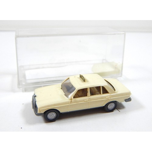 WIKING MERCEDES TAXI 240 D EN BOITE MAQUETTE RESEAUX HO 1/87 REF 4374