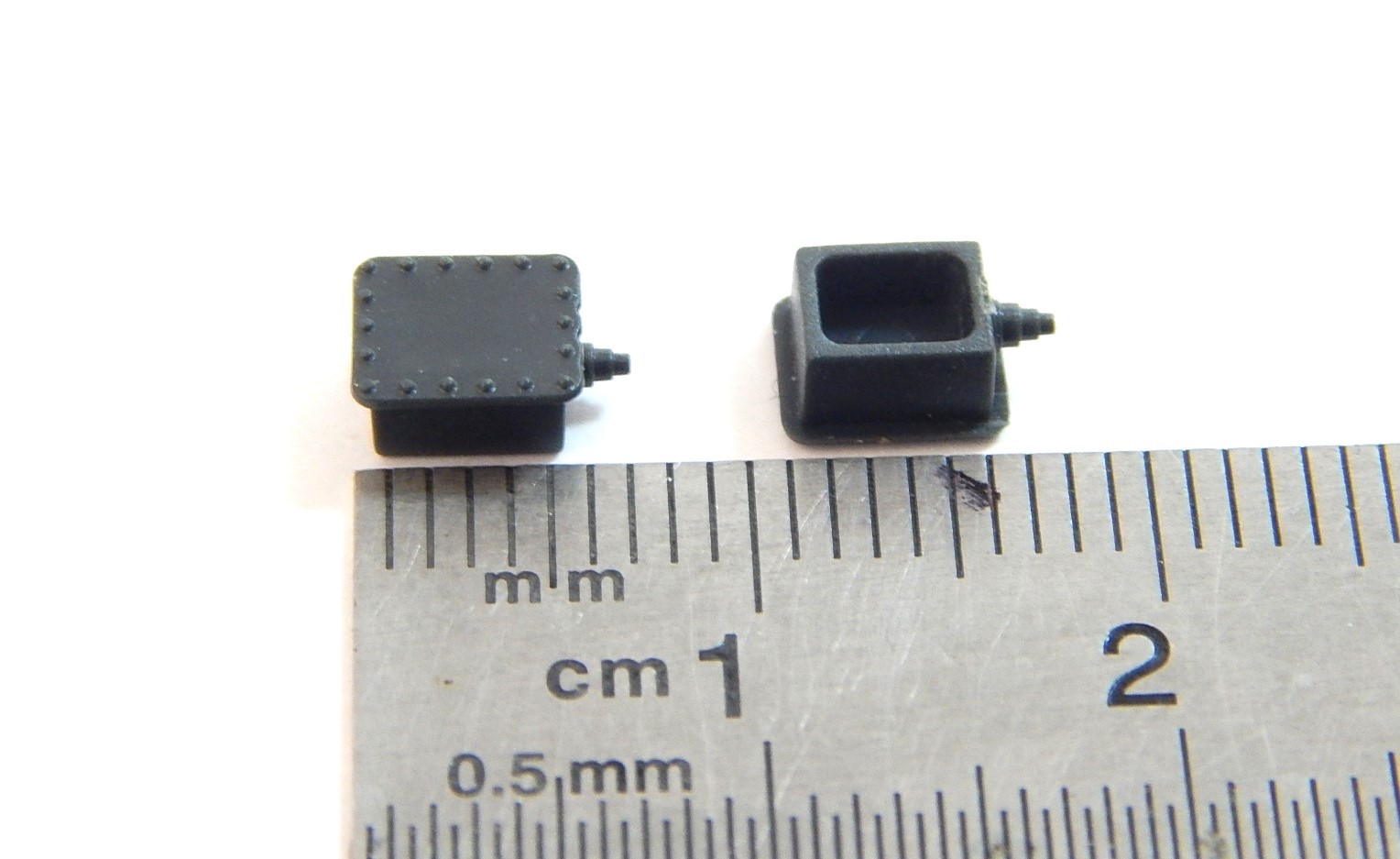 5 Isolateurs Blancs Jouef R 514 Pour Toiture De Locomotive HO - Occasion - France