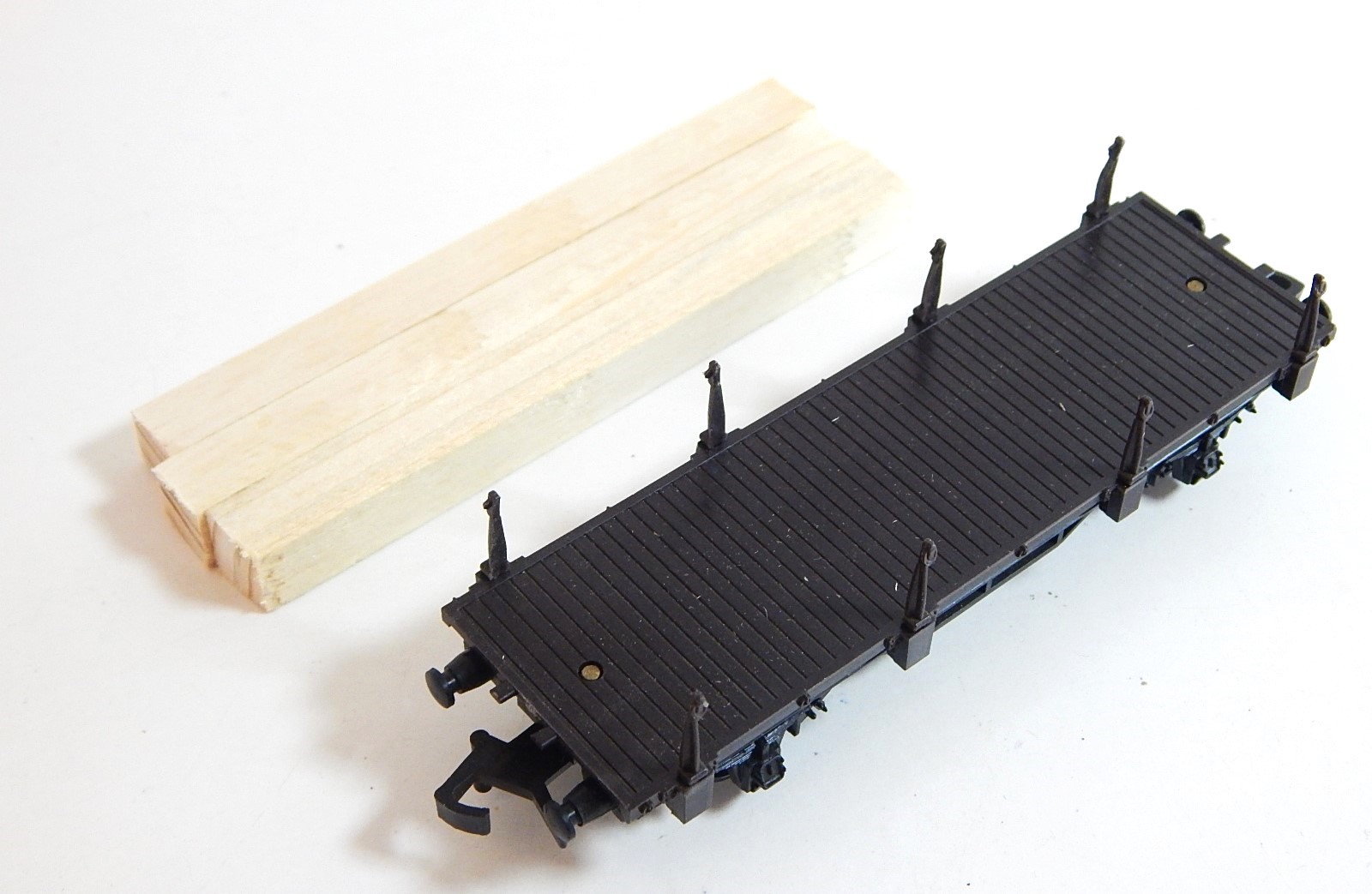 Wagon plat à bogies, à ridelles basses, type Remms | Trains de rêve