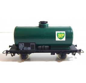 UN WAGON CITERNE JOUEF A ESSIEUX BP VERT ECHELLE EN METAL HO SANS BOITE N°1
