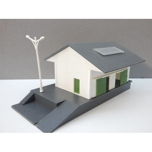 JOUEF MAQUETTE HANGAR DEPOT MARCHANDISES EN BON ETAT + LAMPADAIRE HO