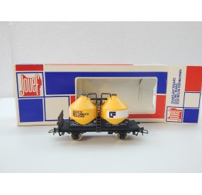 UN WAGON CIMENTIER JAUNE A ESSIEUX CIMENT FRANCAIS JOUEF HO EN BOITE BBR