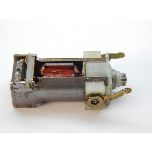 Réf 16917 JOUEF MOTEUR 3 POLES + PIGNON DE MOTRICE BUDD HO