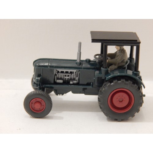 WIKING TRACTEUR CABINE + PERSONNAGE HO SANS BOITE
