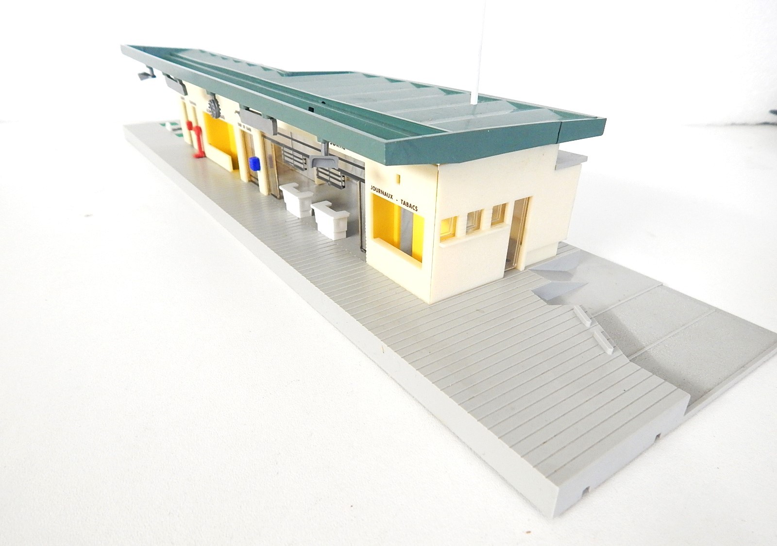 HORNBY Echelle O GRANDE GARE DE LILLE N° 17