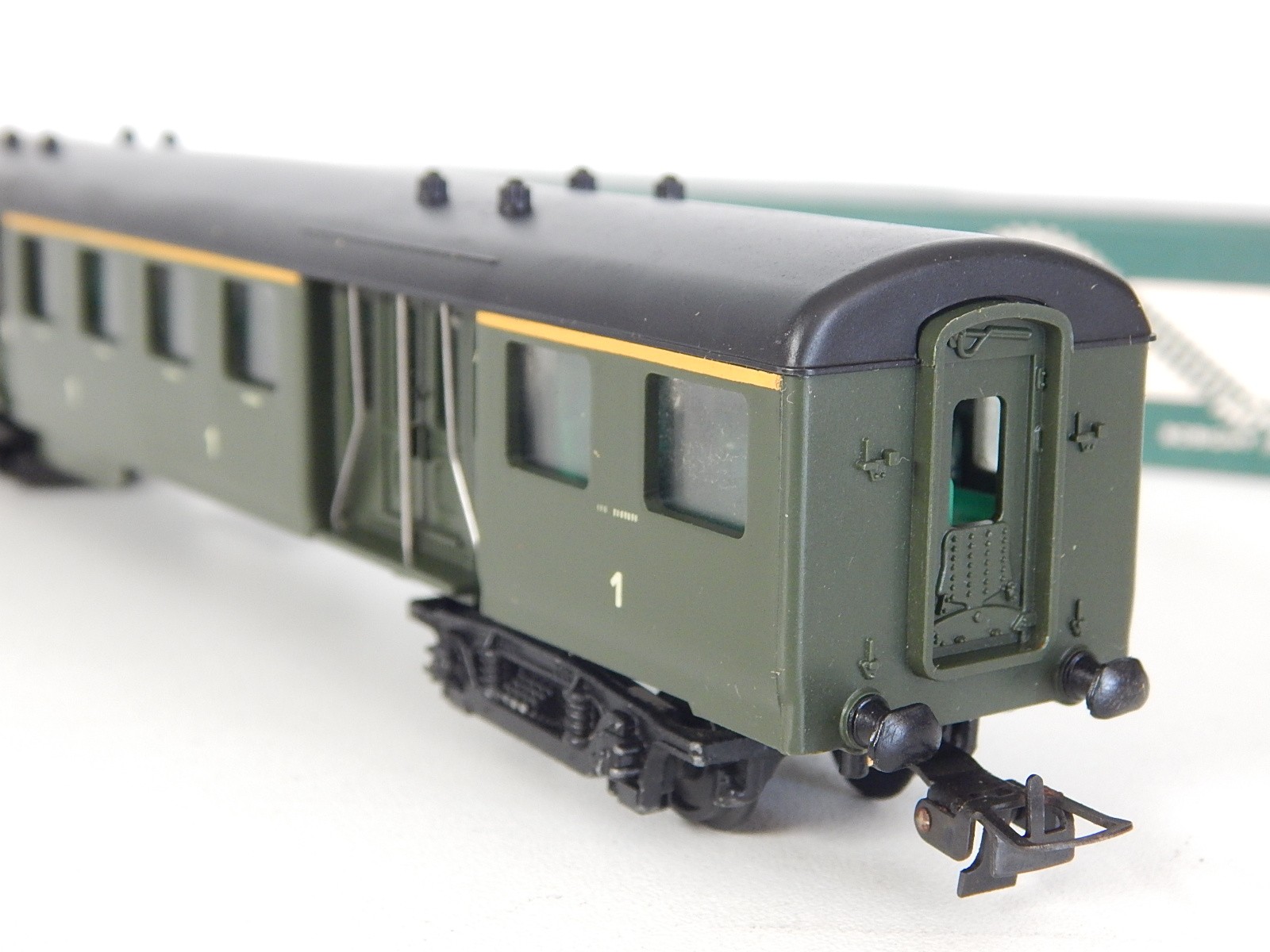 736 HORNBY VOITURE BANLIEUE 1 CL EN BOITE VERTE HO - CC2RAILS.COM