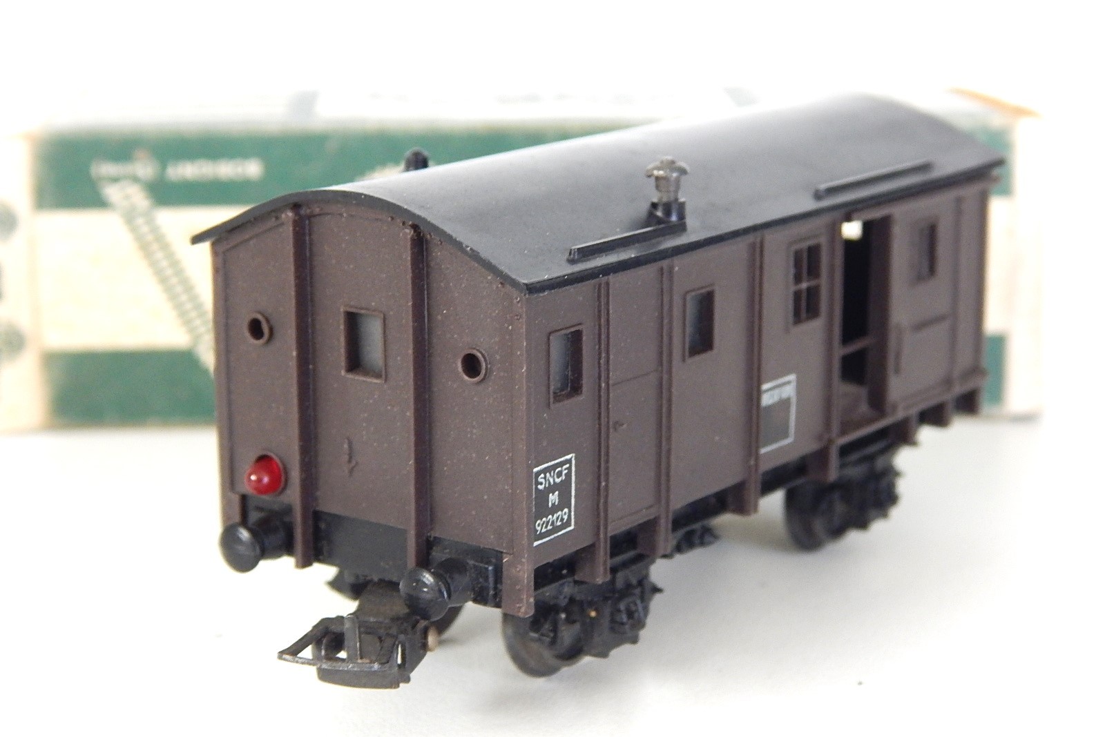 Le wagon couvert Findus Surgelé de la SNCF en miniature par Hornby au HO Le wagon couvert Findus Surgelé de la SNCF en miniature par Hornby au HO