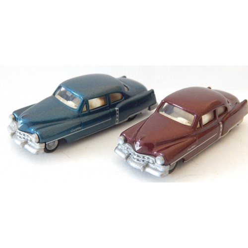 PRALINE DEUX VEHICULES CADILLAC BLEU ET MARRON HO SANS BOITE