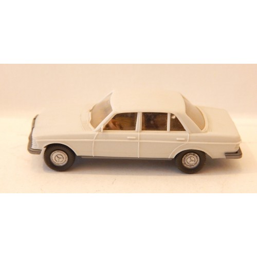 WIKING VEHICULE MERCEDES 240 D HO SANS BOITE