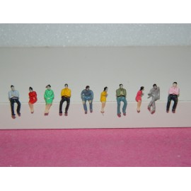 Lot de personages assis