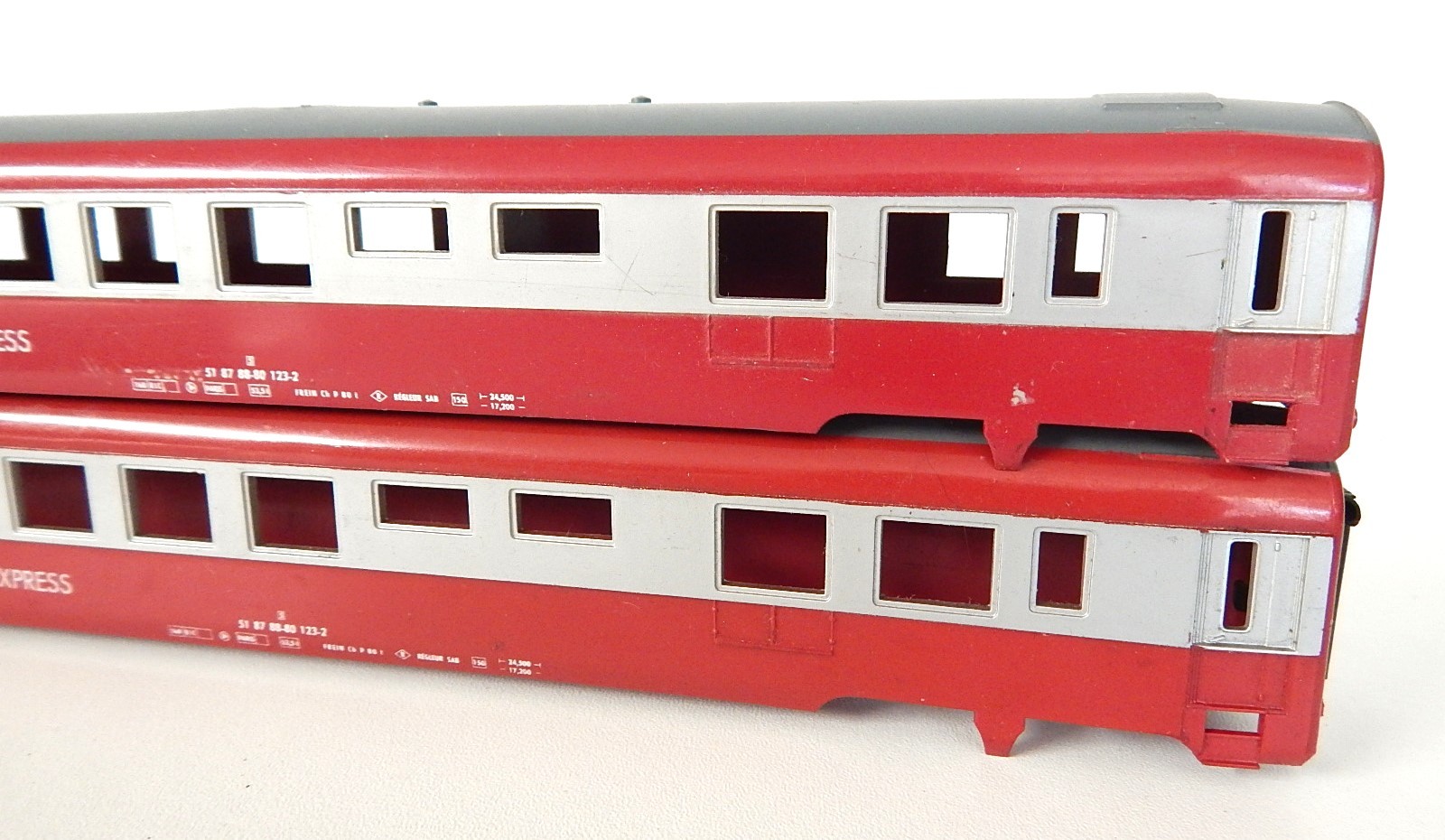 LOT DE 2 Caisses Transport Dont 1 Avec 1 Poule Fermier Ou Marche