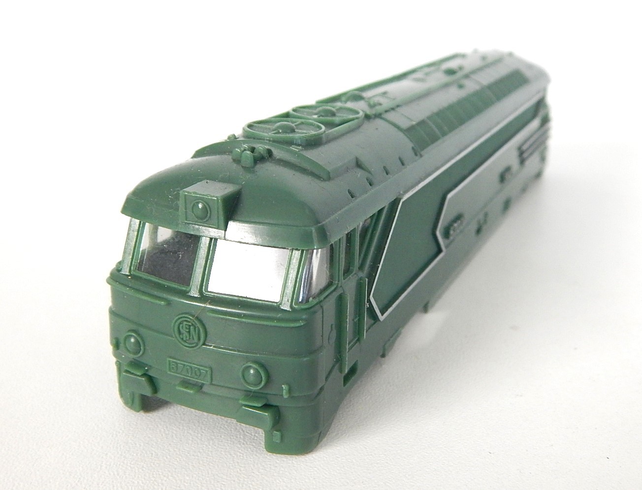 ref 17262 - JOUEF CAISSE LOCOMOTIVE DE BB 67007 VERTE HO - CC2RAILS...
