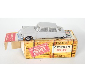MICRO NOREV CITROEN DS 19 GRISE 1/86 HO BON ETAT EN BOITE