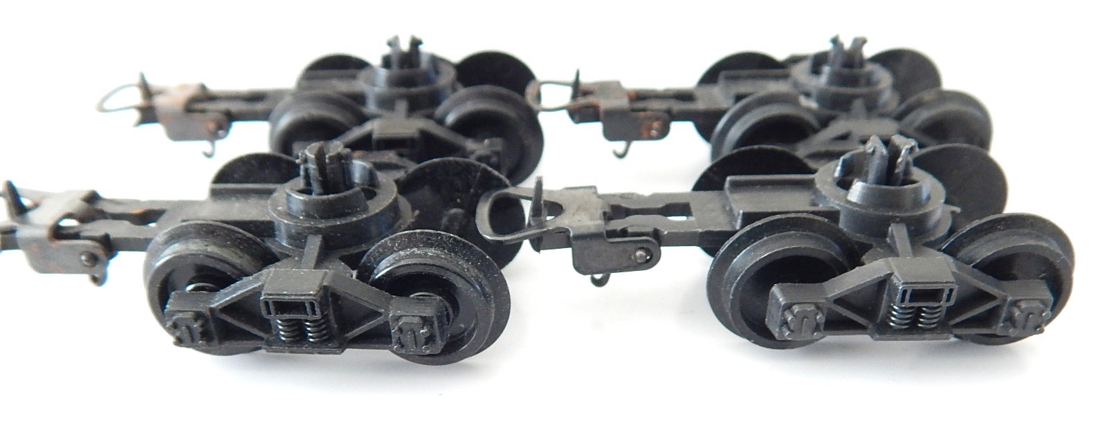 Evemodel HP0687 – Lot 4 Bogies Pour Train HO 1/87 – Roues Métalliques – Couleur Noir – Qualité Supérieure