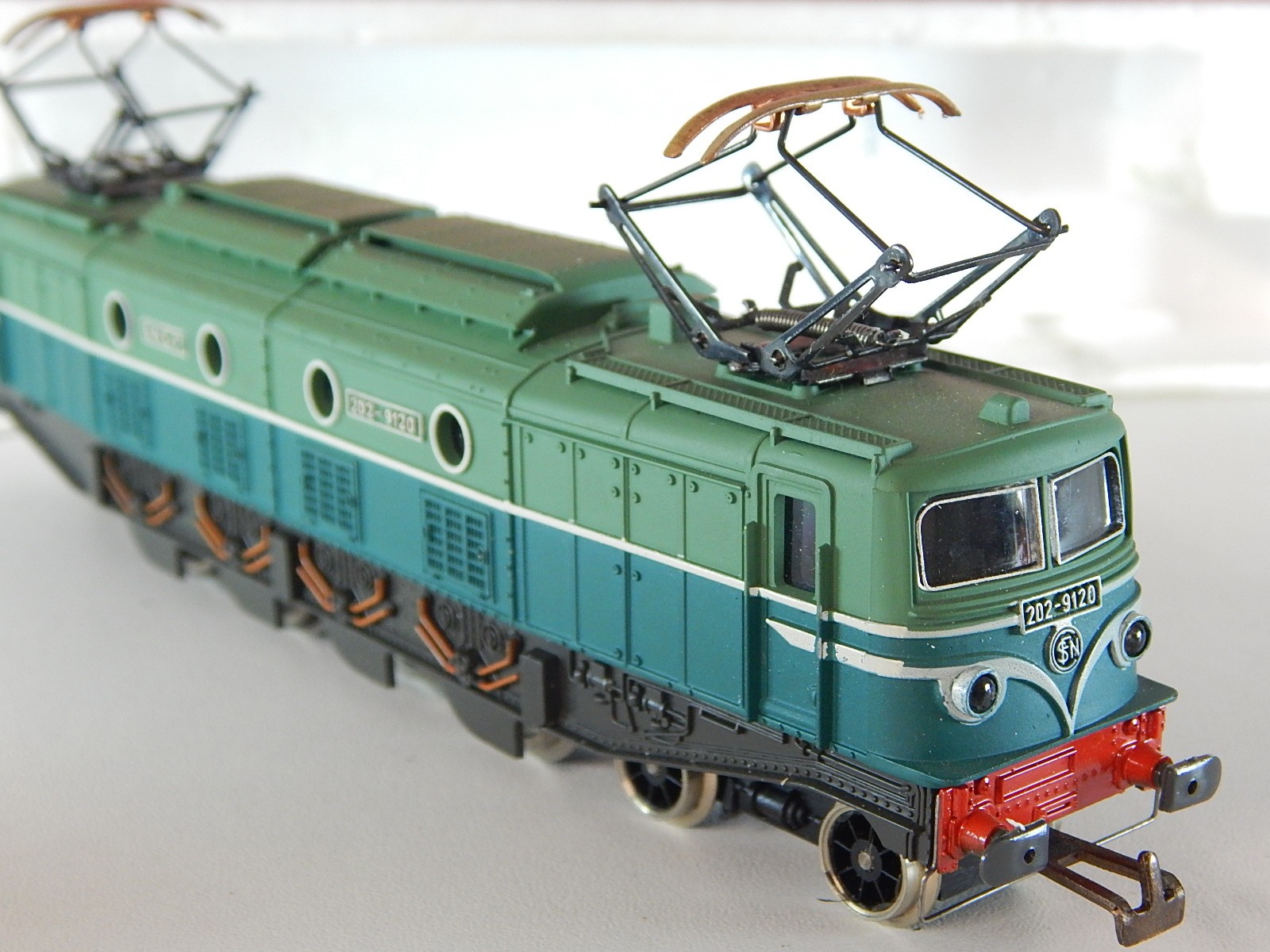 REF 8592 JOUEF LOCOMOTIVE 2D2 9120 ETAT NEUVE EN BOITE ROUGE HO - C...