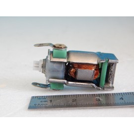 Moteur 5 pôles avec pignon 7 dents Jouef - HO